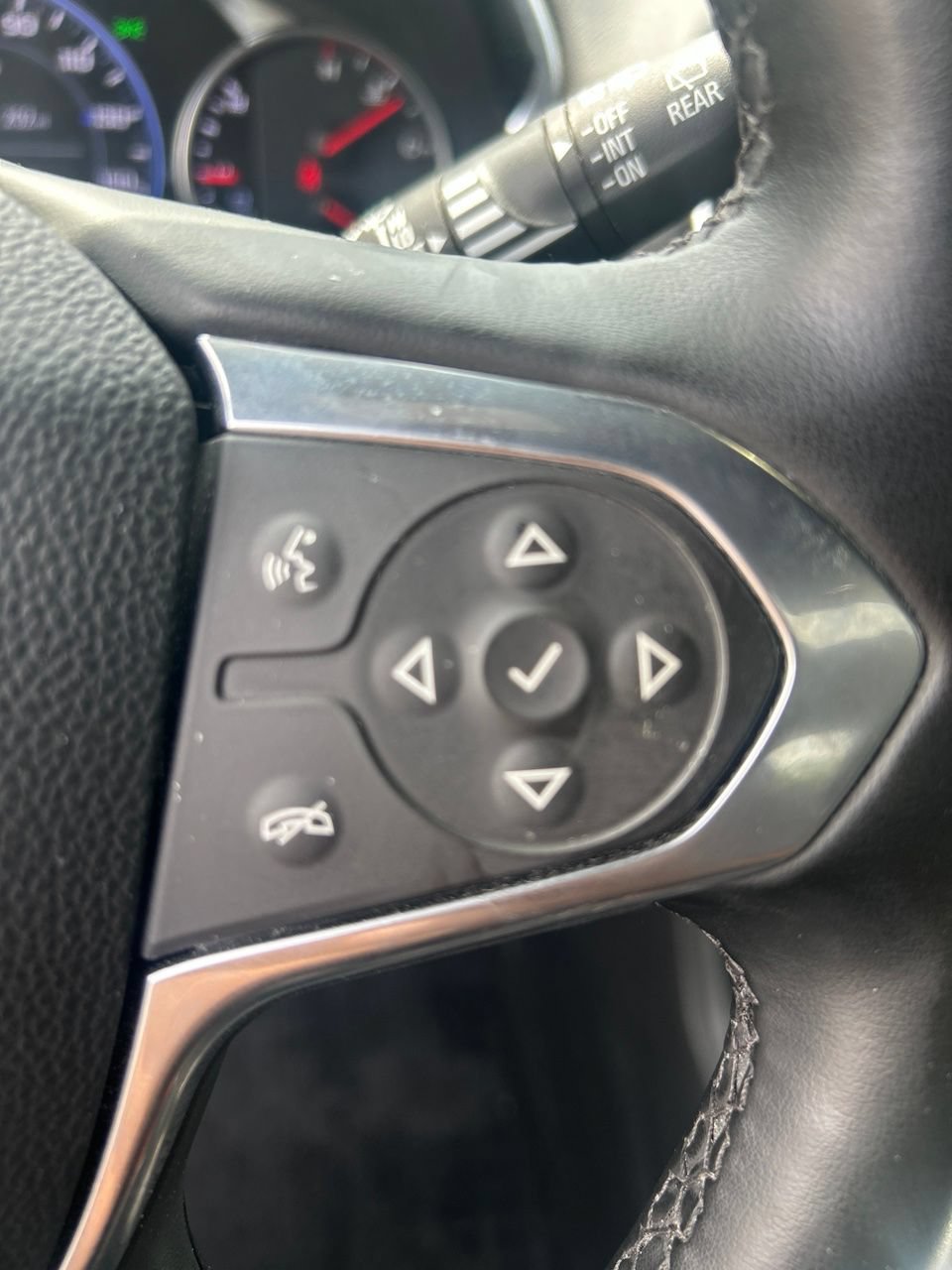 Used 2023 Chevrolet Traverse Premier AWD/4WD image 19