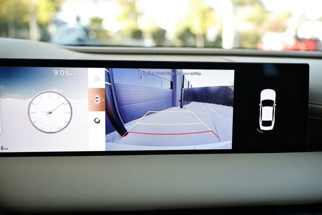 Used 2025 Genesis G80 2.5T image 35