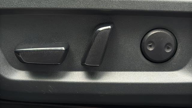 Used 2025 Nissan Rogue SV AWD/4WD image 13