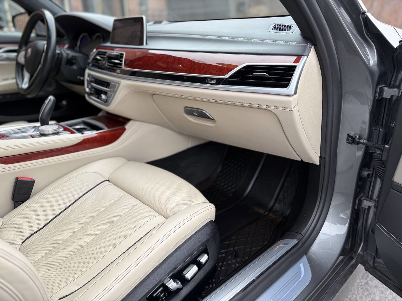 Used 2019 BMW ALPINA B7 xDrive image 16