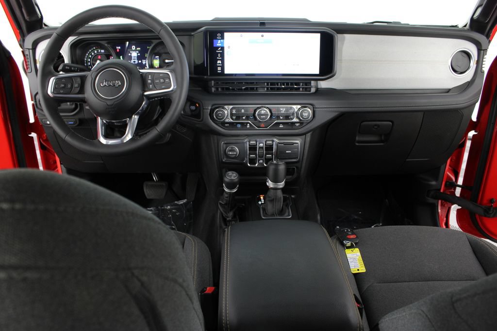 Used 2025 Jeep Wrangler Unlimited Sahara AWD/4WD image 9