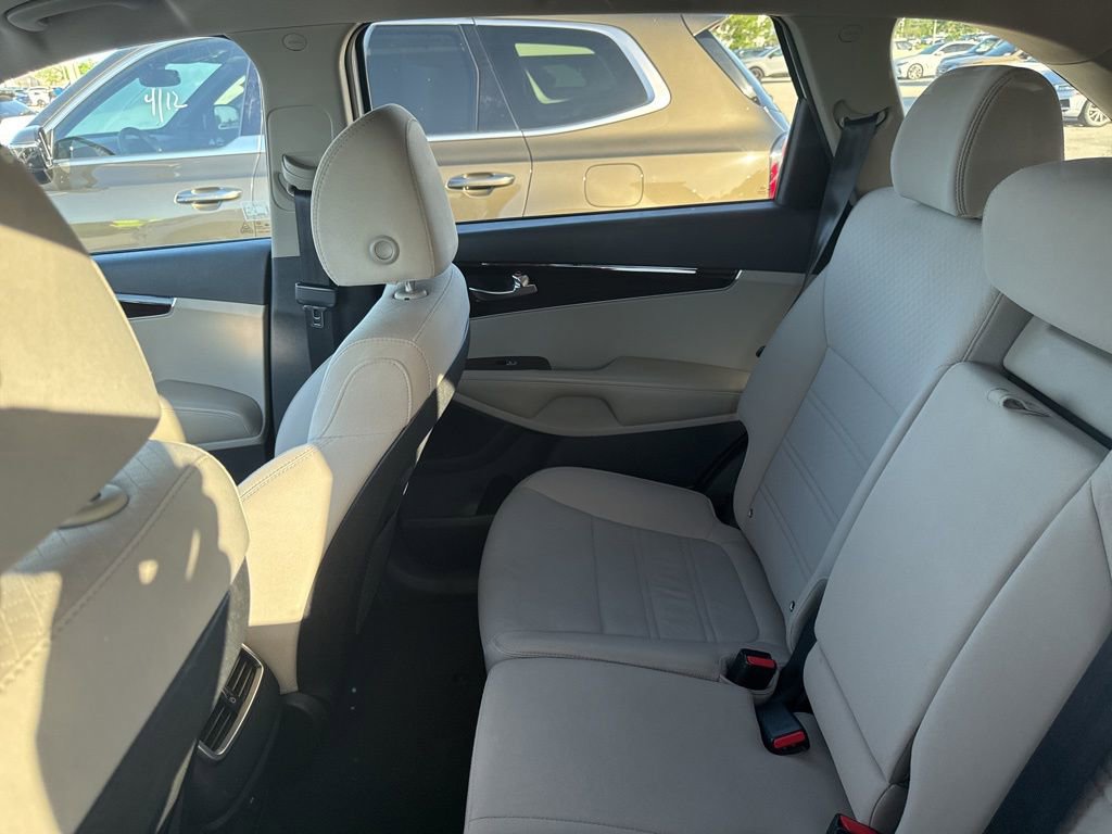 Used 2020 Kia Sorento LX w/ LX I4 Convenience Package image 9