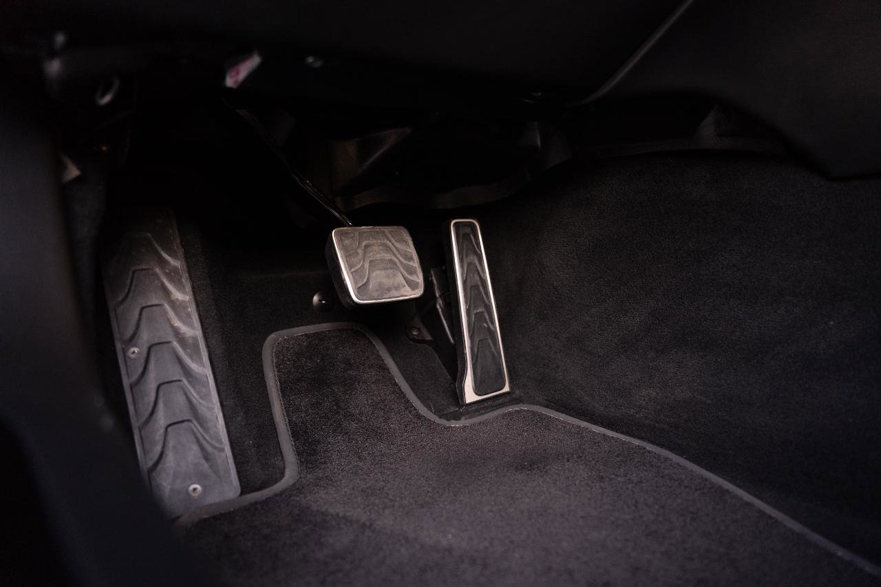 Used 2018 Aston Martin DB11 Coupe image 56