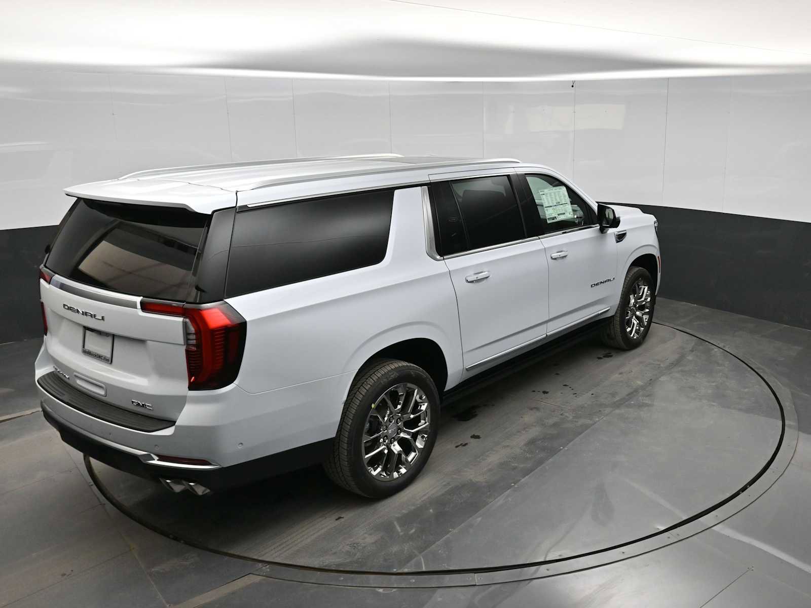 New 2026 GMC Yukon XL Denali w/ Denali Reserve Package image 27