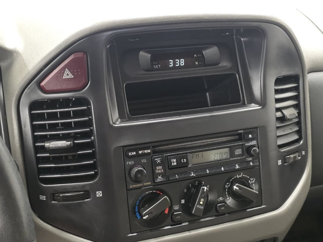 Used 2002 Mitsubishi Montero XLS AWD/4WD image 32