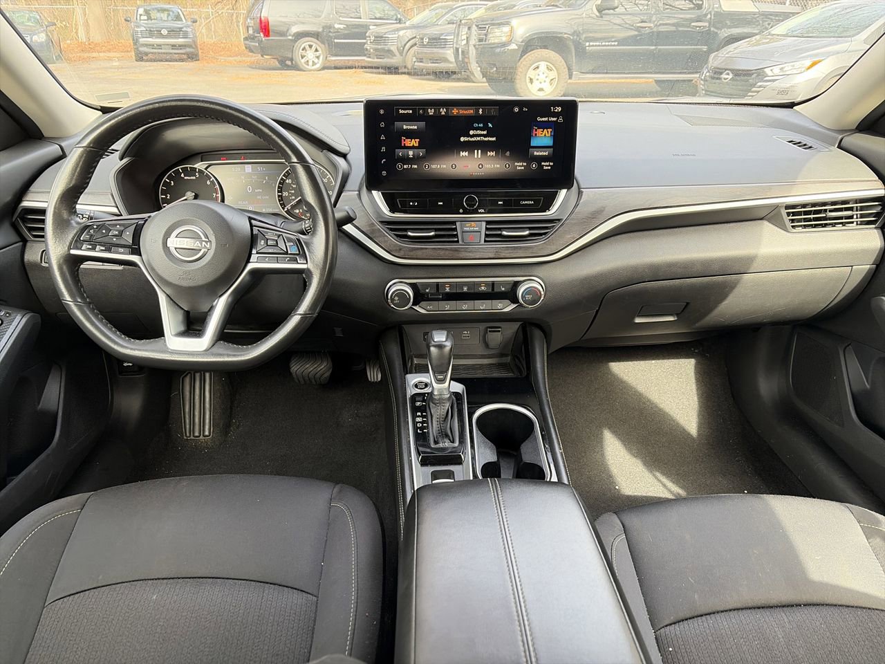 Used 2024 Nissan Altima 2.5 SV w/ SV Premium Package image 11