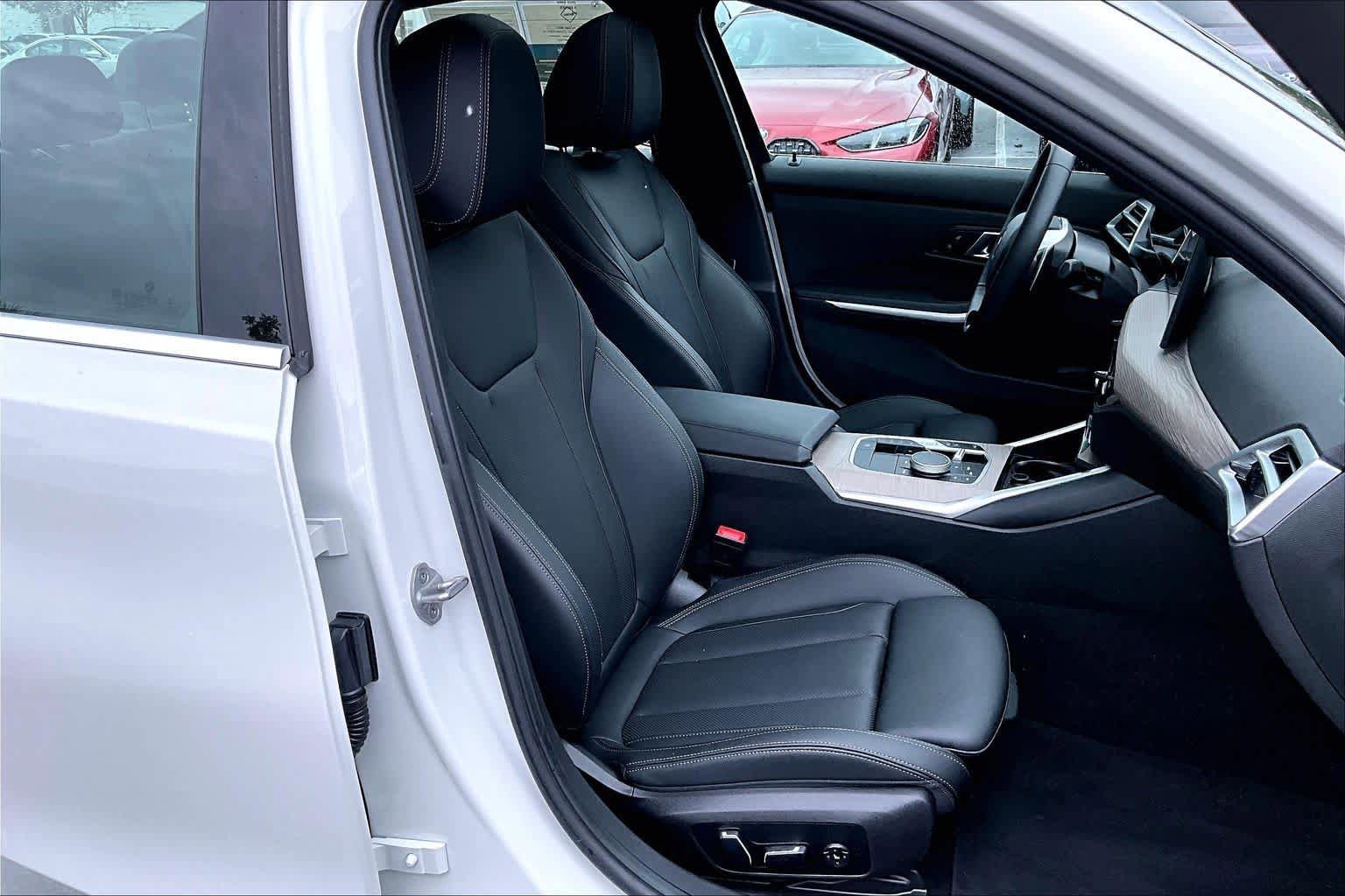 Certified 2025 BMW 330i Sedan RWD image 9