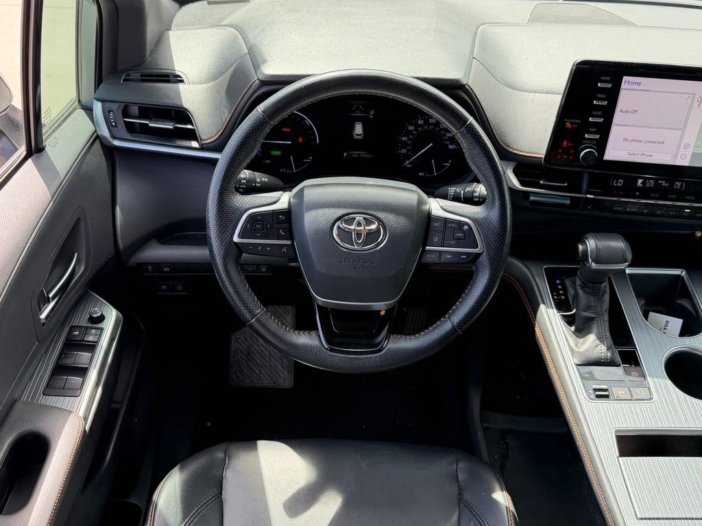 Used 2021 Toyota Sienna XSE FWD image 17