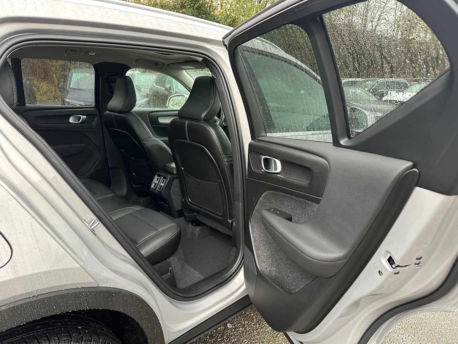 Used 2025 Volvo XC40 B5 Plus w/ Climate Package image 13