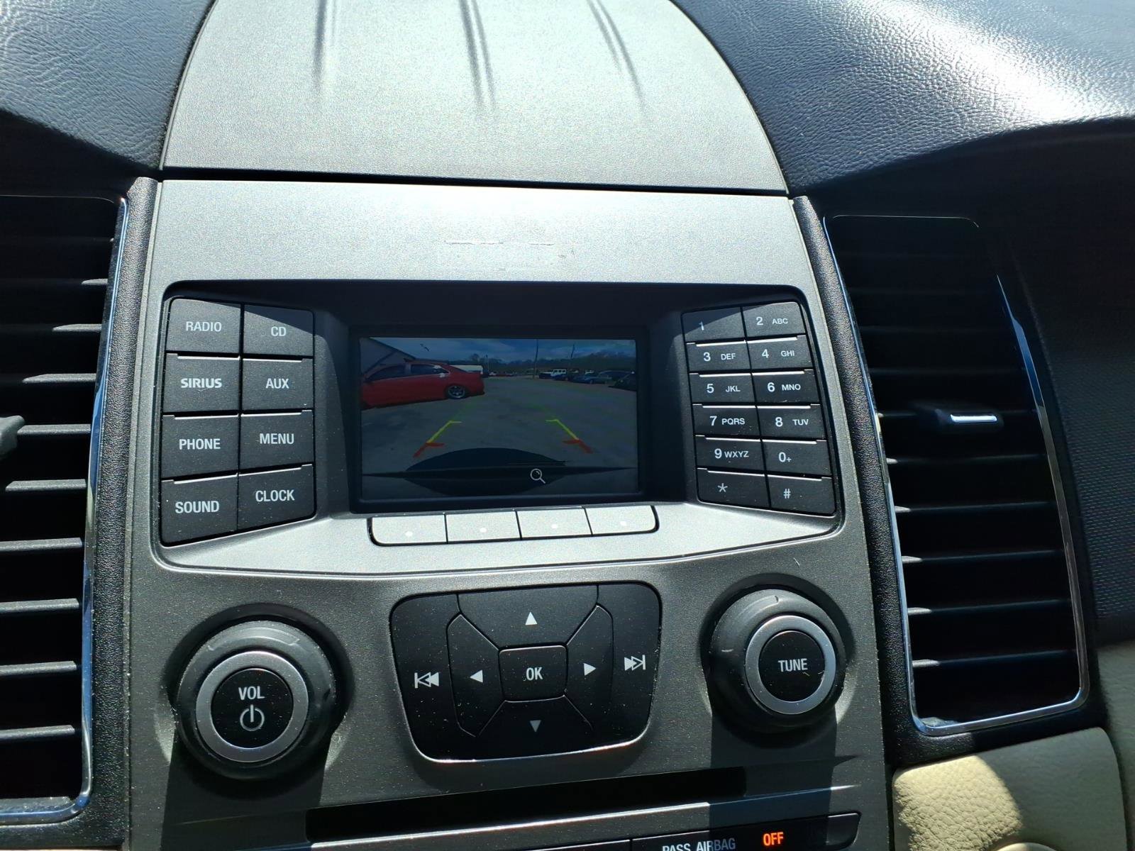 Used 2018 Ford Taurus SE FWD image 8