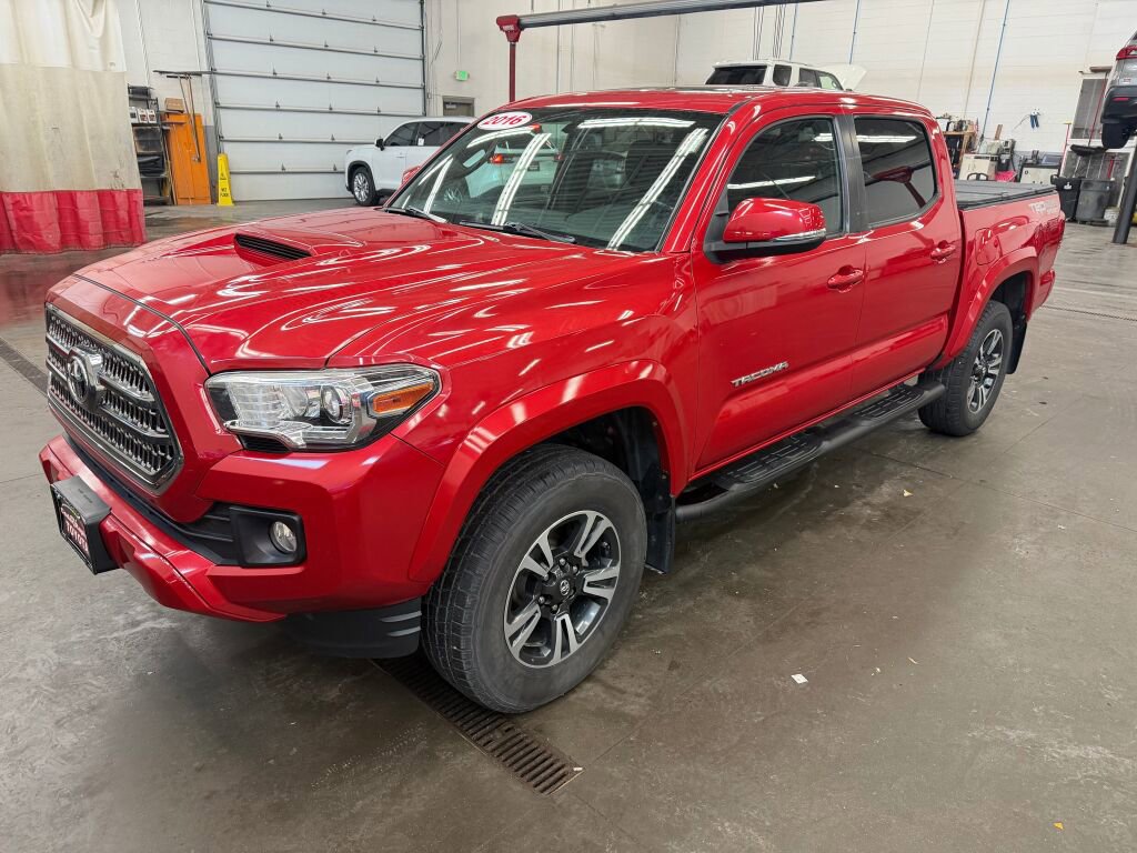 Used 2016 Toyota Tacoma TRD Sport image 4