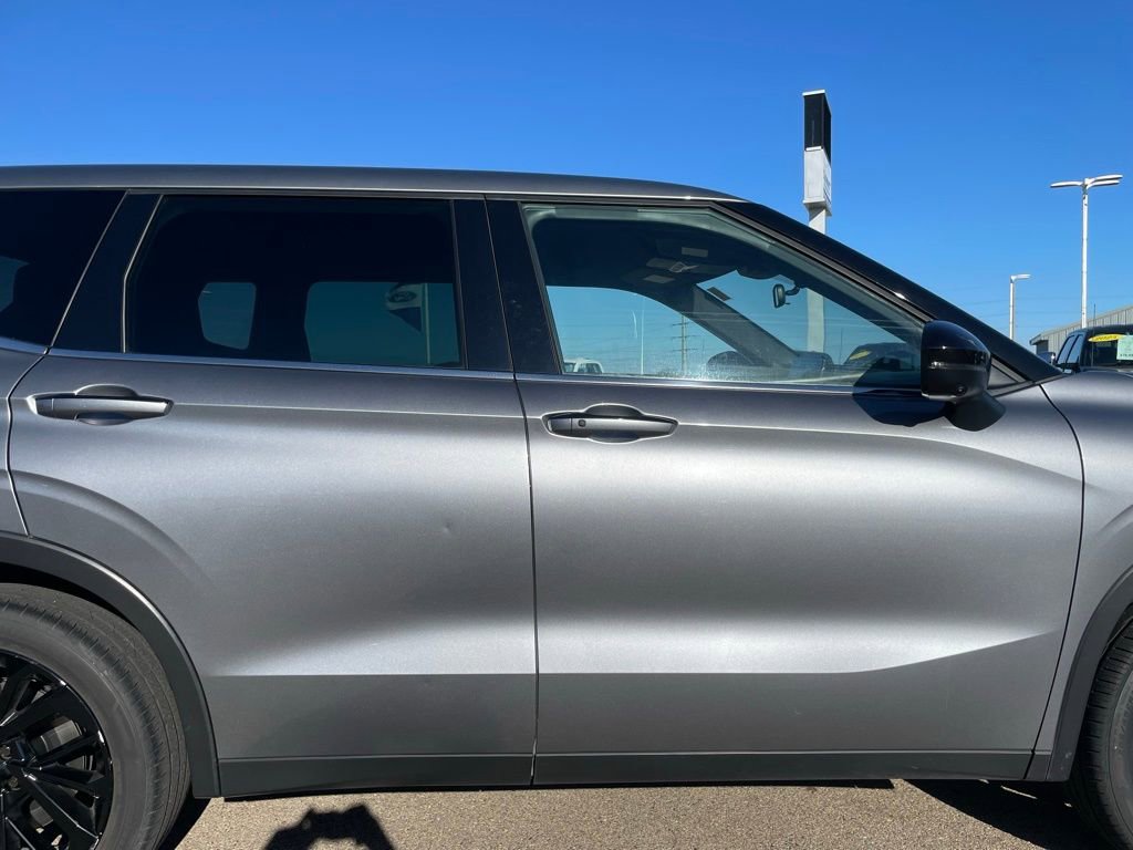 Used 2023 Mitsubishi Outlander SE Black Edition image 36