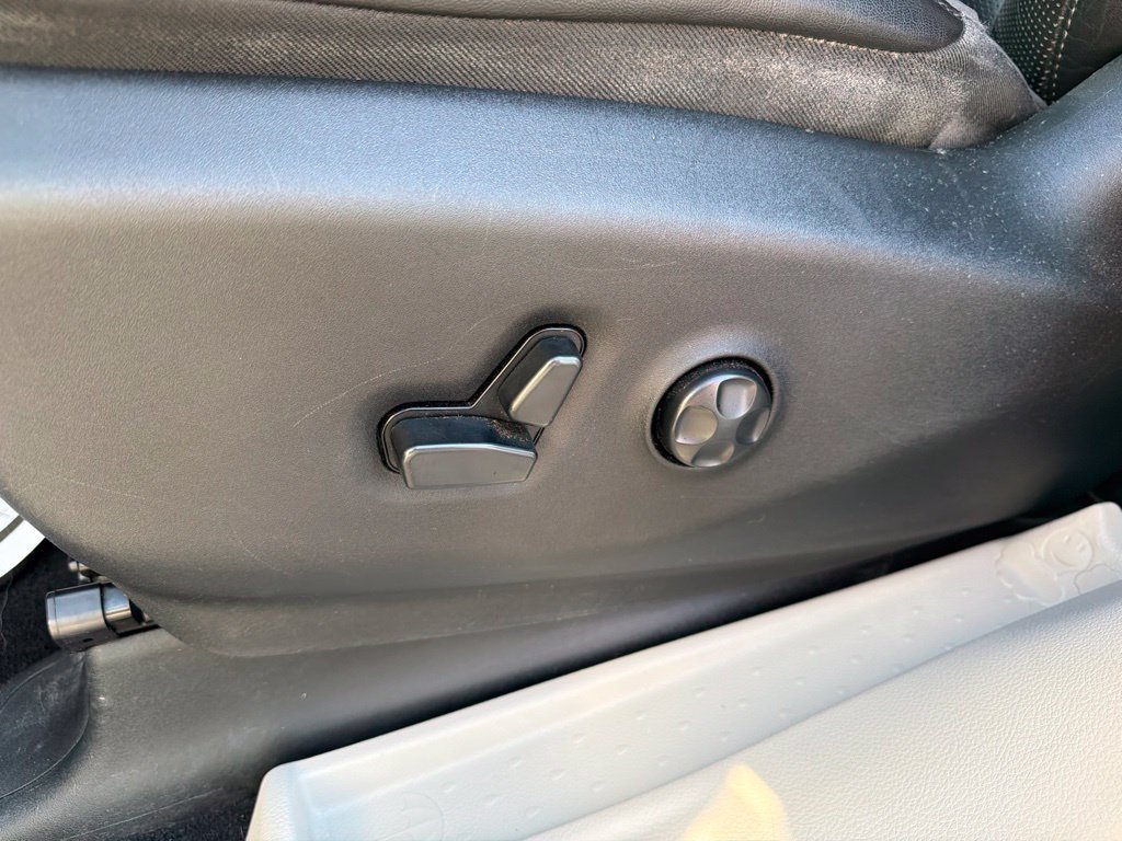 Used 2018 Chrysler Pacifica Limited FWD image 13