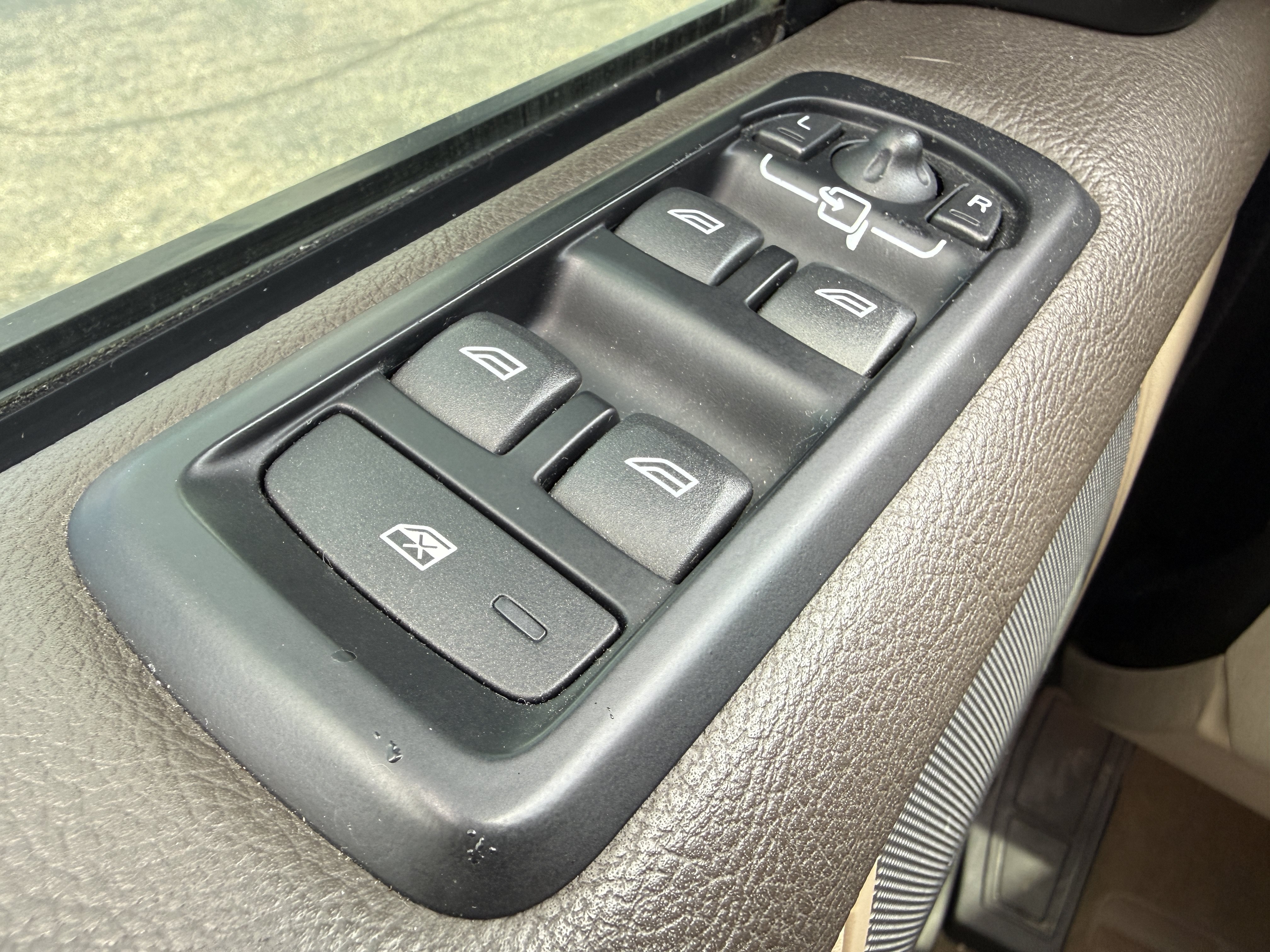 Used 2013 Land Rover LR4 HSE AWD/4WD image 34