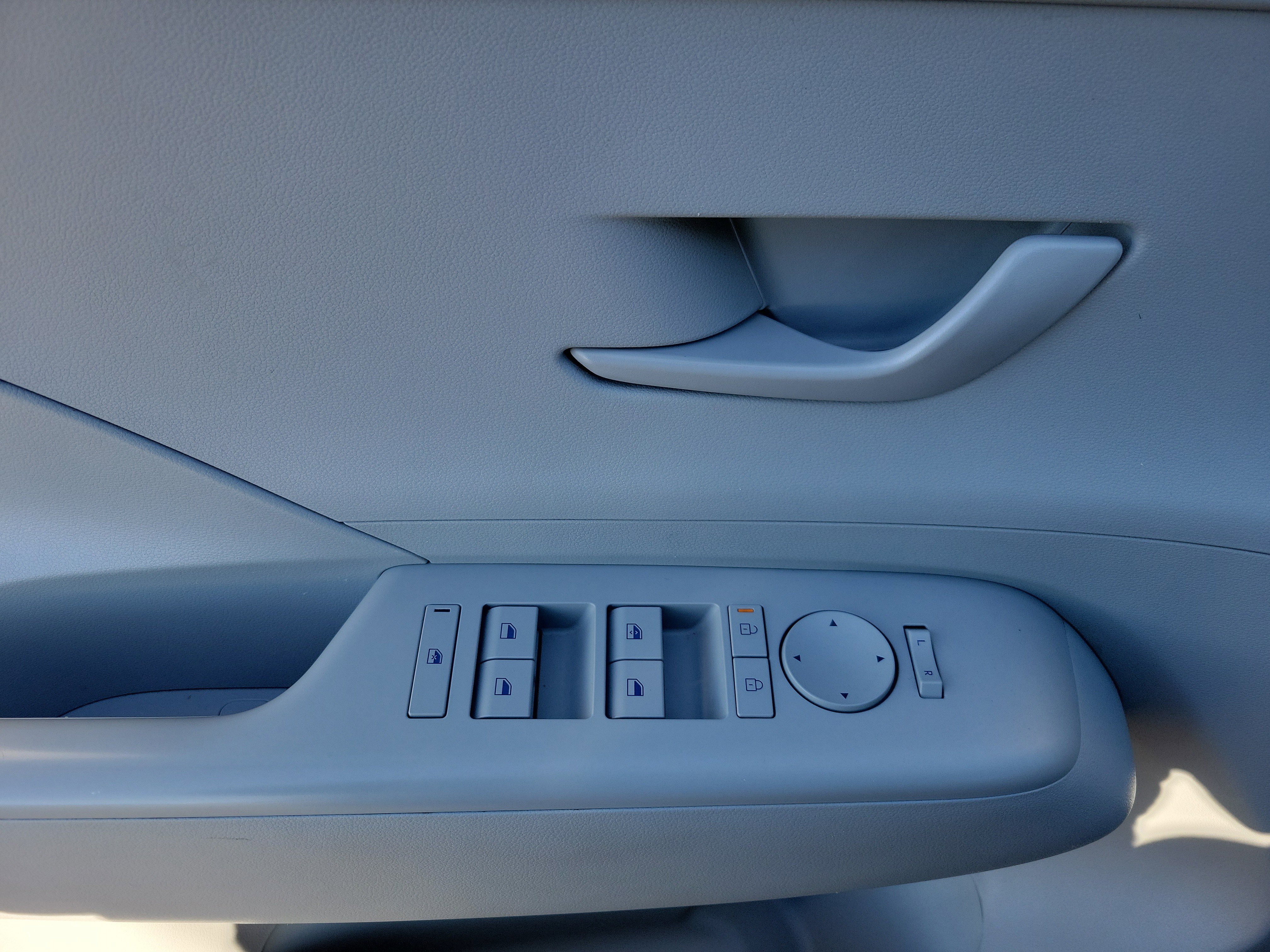 Used 2024 Hyundai Kona SE image 7