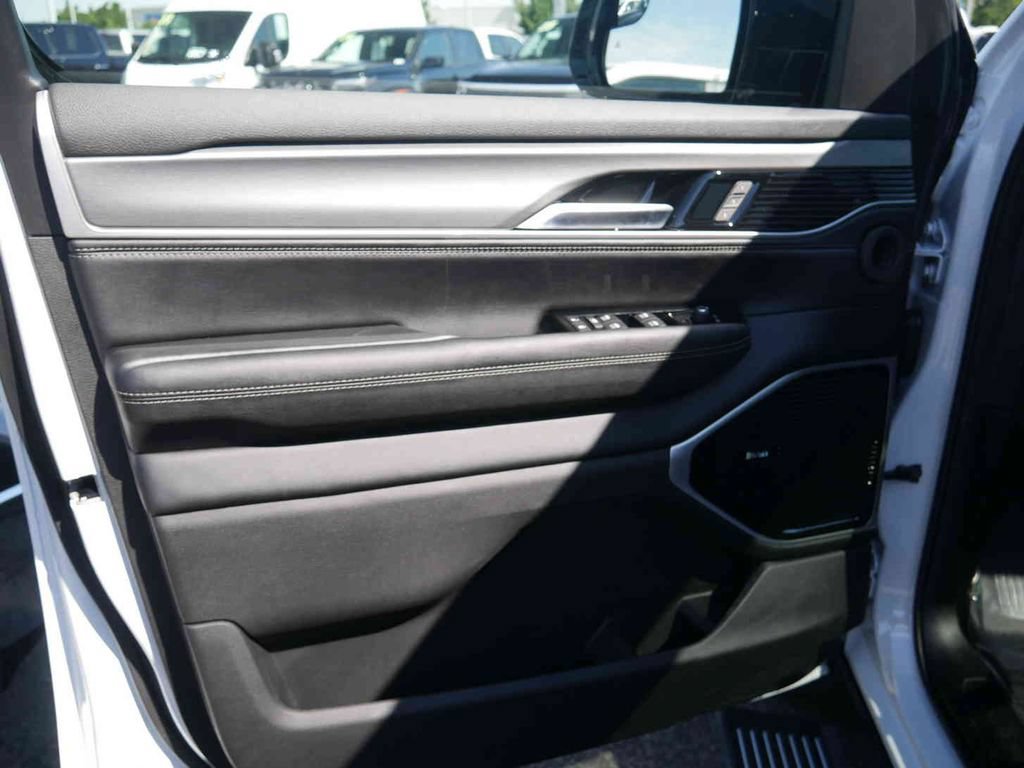 New 2026 Jeep Grand Wagoneer Limited AWD/4WD image 26