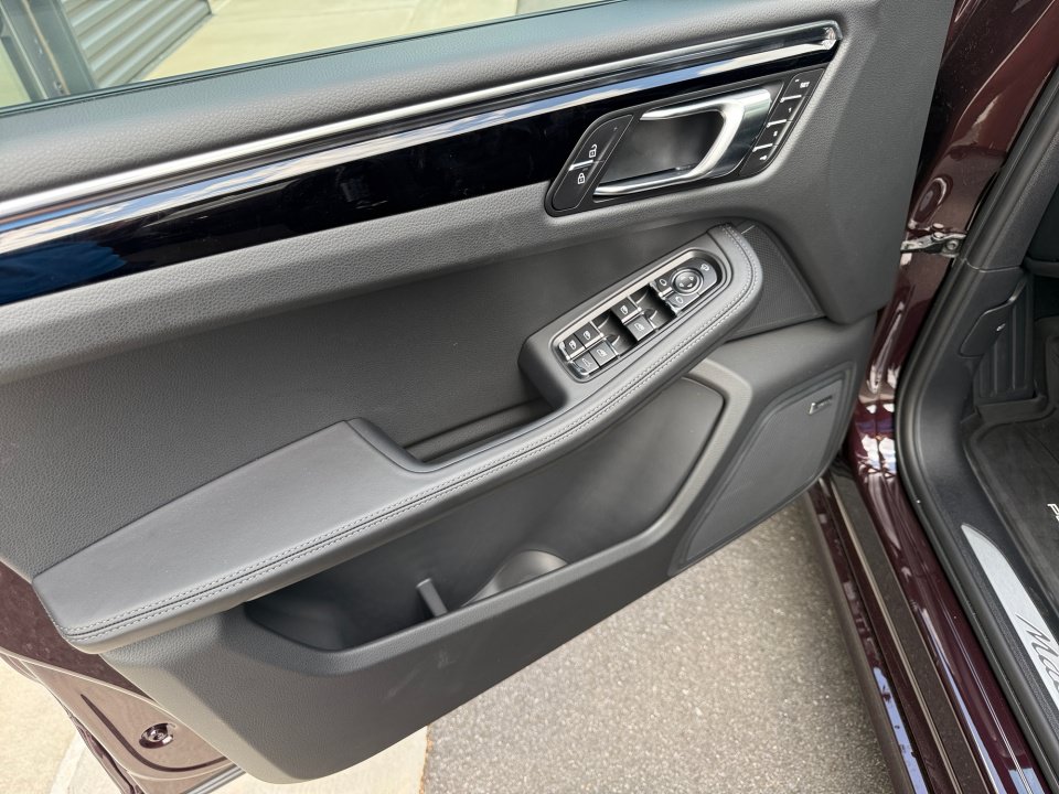 New 2026 Porsche Macan Turbo AWD/4WD image 21