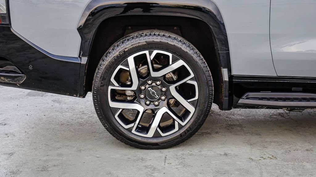 Used 2025 Chevrolet Silverado EV RST AWD/4WD image 12