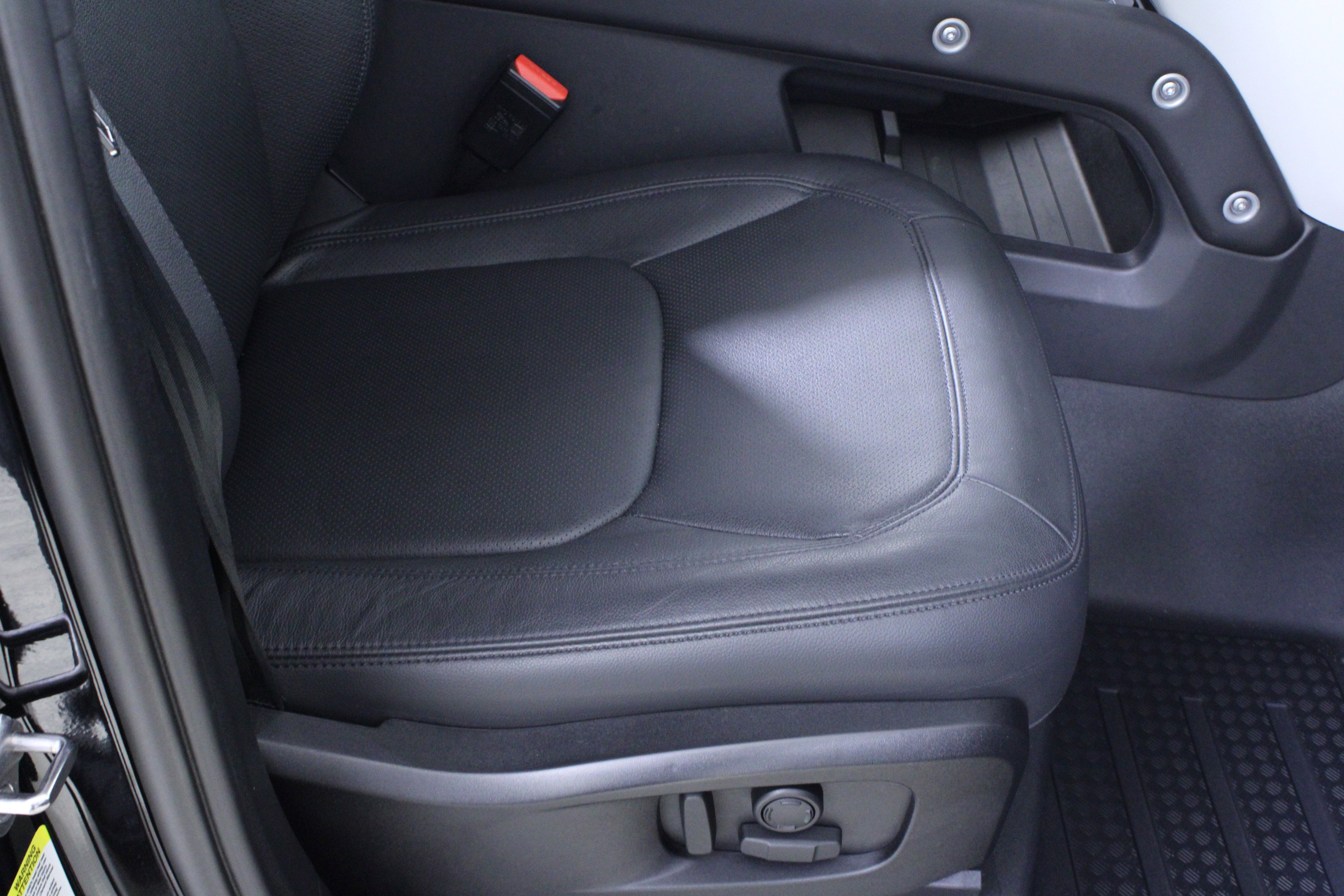 Used 2024 Land Rover Defender 110 S image 16