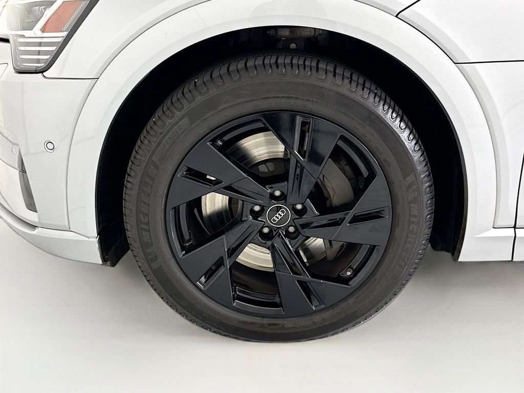 Certified 2023 Audi e-tron Premium Plus w/ Premium Plus Package AWD/4WD image 29