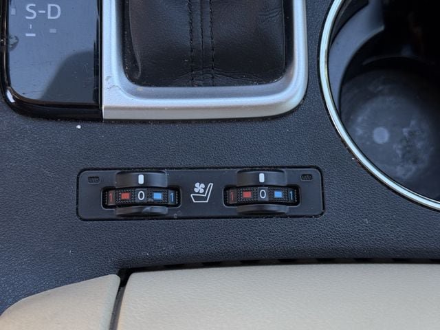 Used 2017 Toyota Highlander Limited AWD/4WD image 22