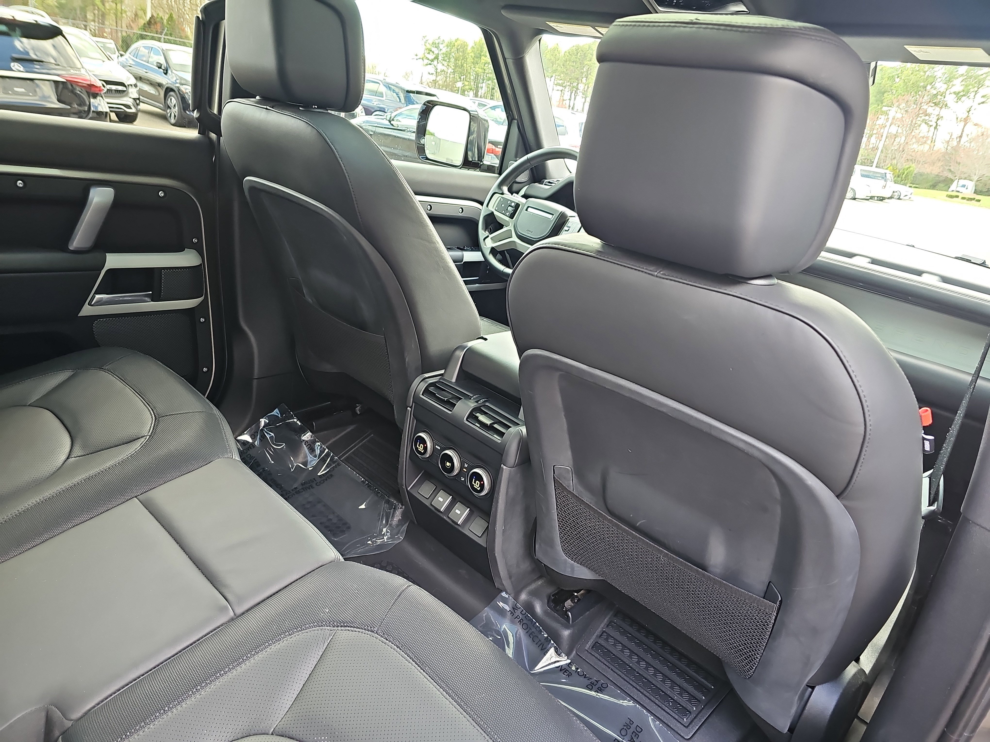 Used 2024 Land Rover Defender 110 X-Dynamic SE image 11