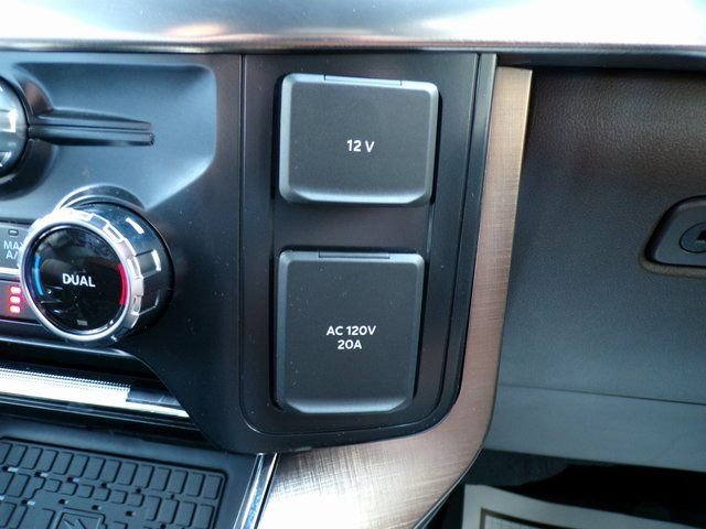 New 2025 Ford F150 King Ranch w/ FX4 Off-Road Package image 32