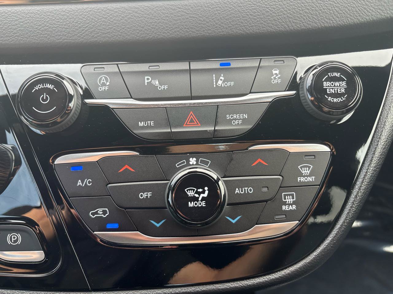 Used 2026 Chrysler Pacifica Select FWD image 39