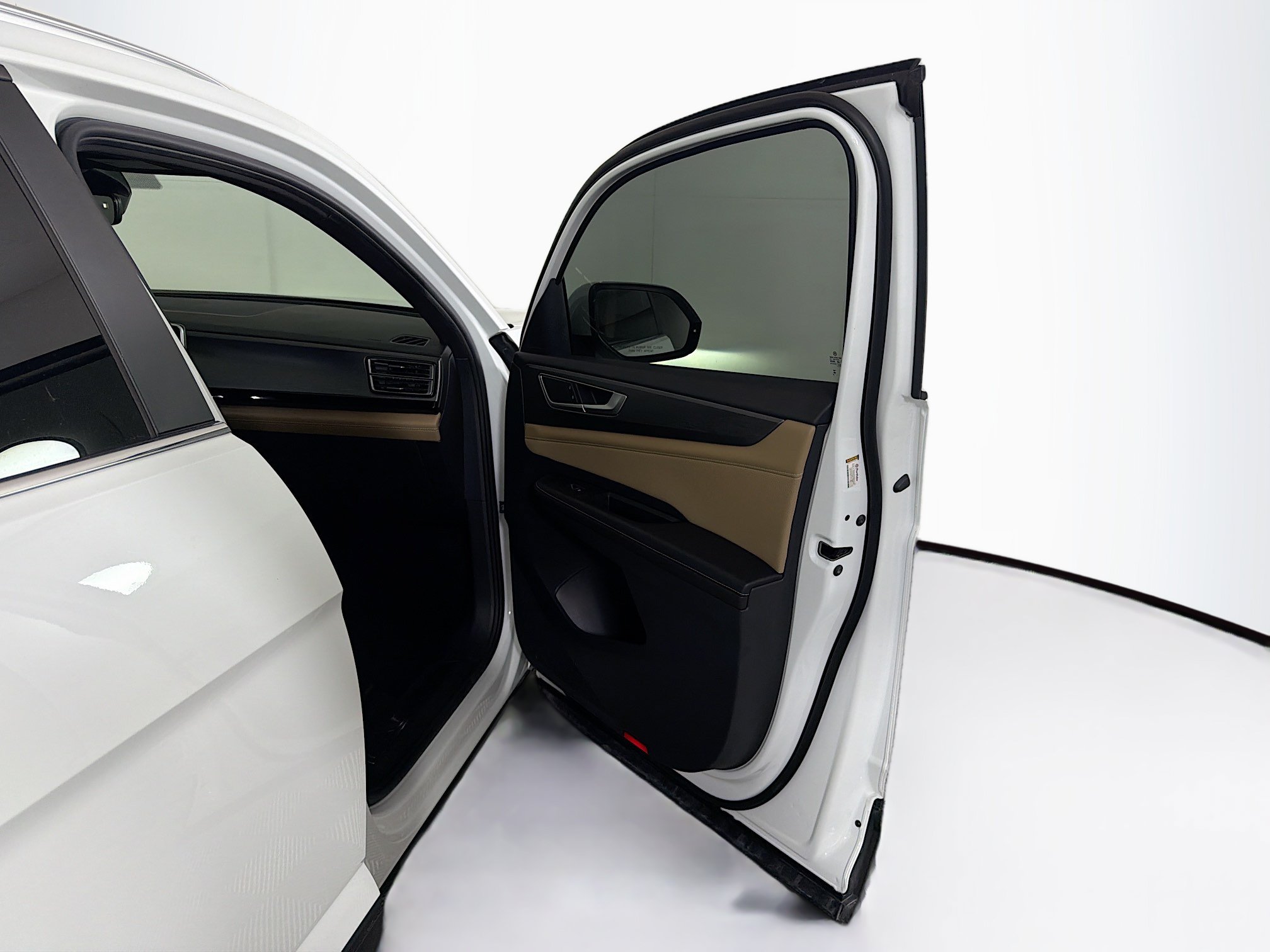Used 2024 Volkswagen Atlas Cross Sport SE FWD image 31