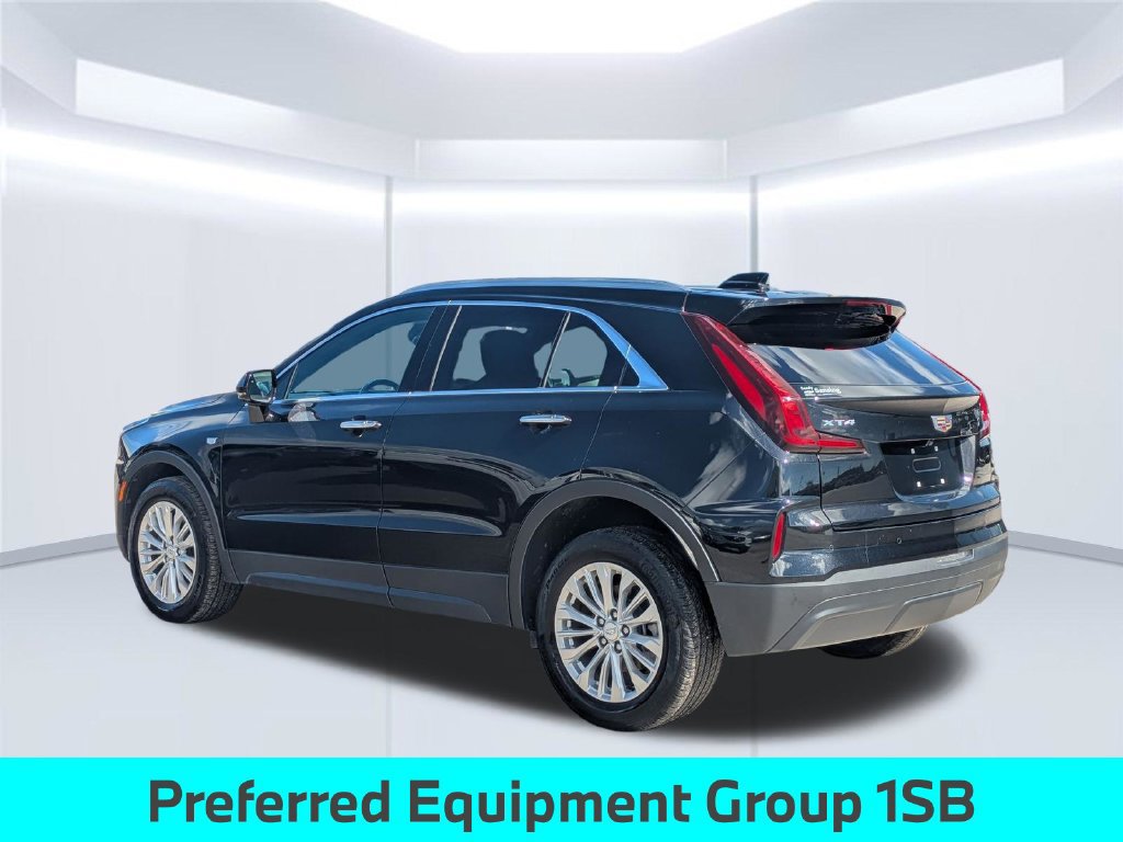 Used 2024 Cadillac XT4 Luxury w/ Cold Weather Package FWD image 4