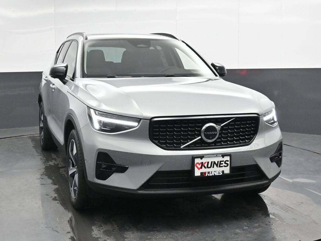 New 2026 Volvo XC40 B5 Plus w/ Protection Package Premier AWD/4WD image 4