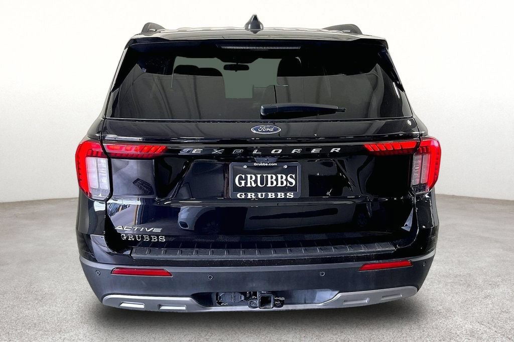 Used 2025 Ford Explorer Active w/ Active Comfort Package RWD image 5