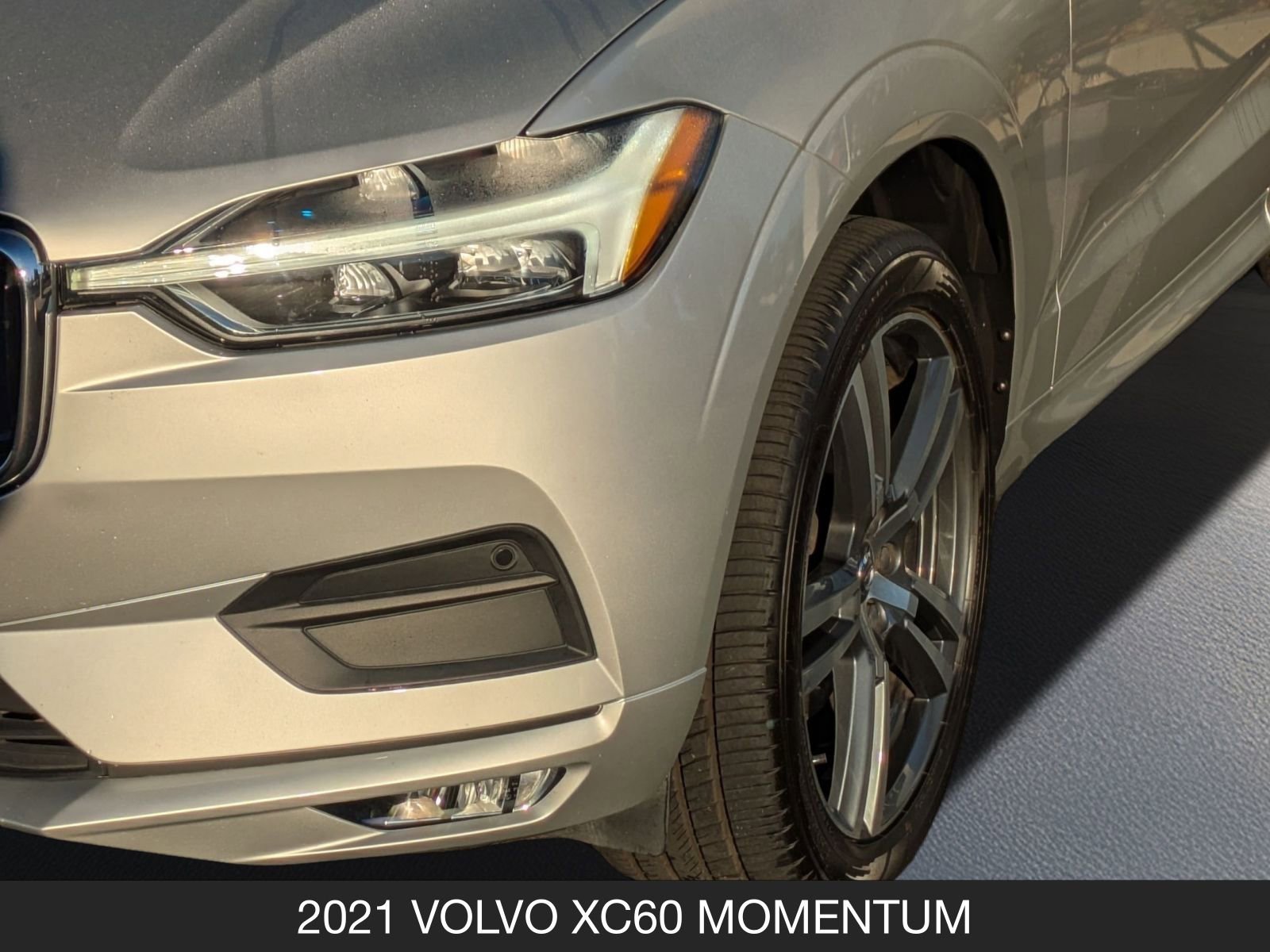 Used 2021 Volvo XC60 T5 Momentum image 10