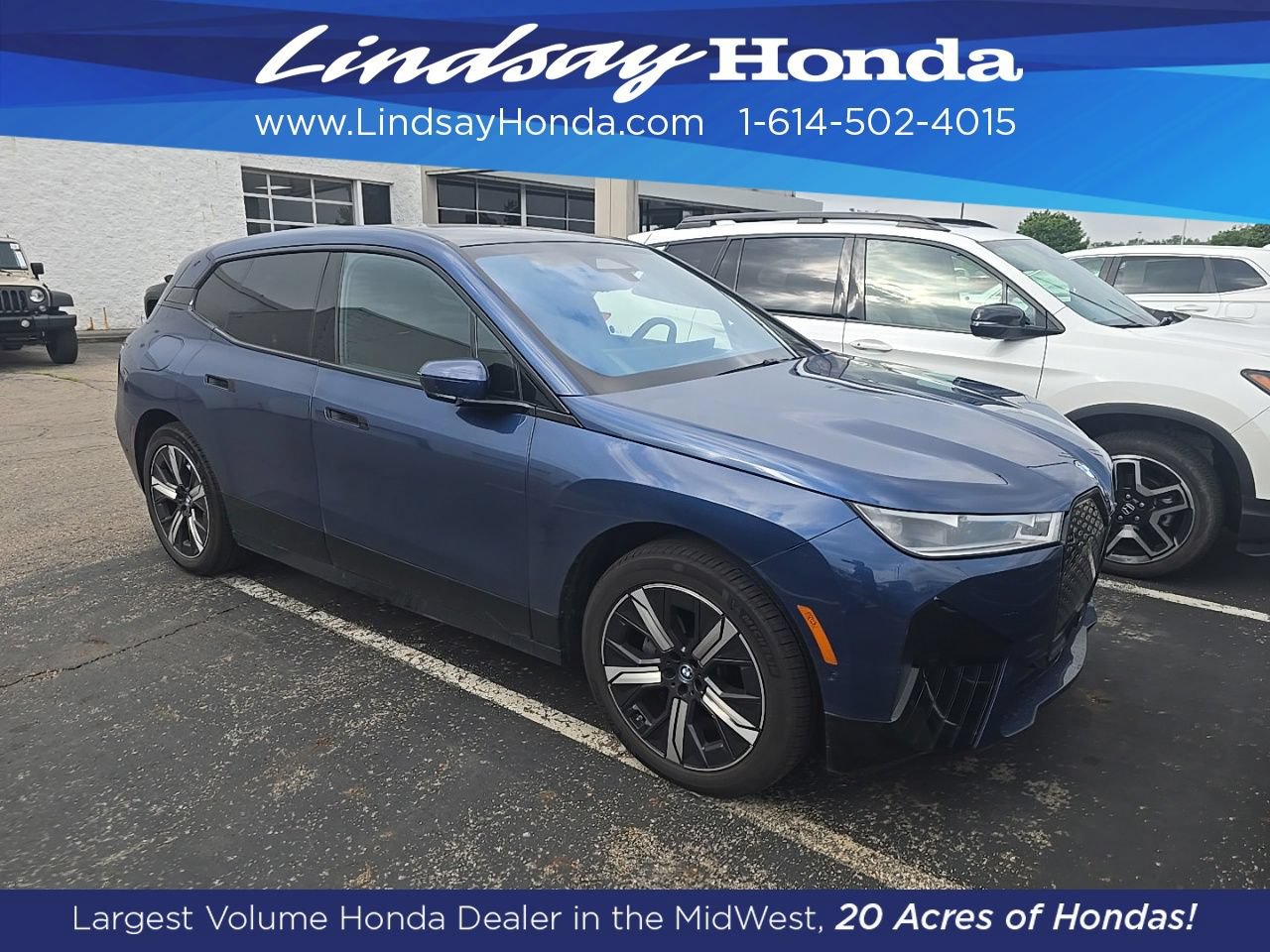 Used 2023 BMW iX xDrive50 w/ Sport Package AWD/4WD image 2