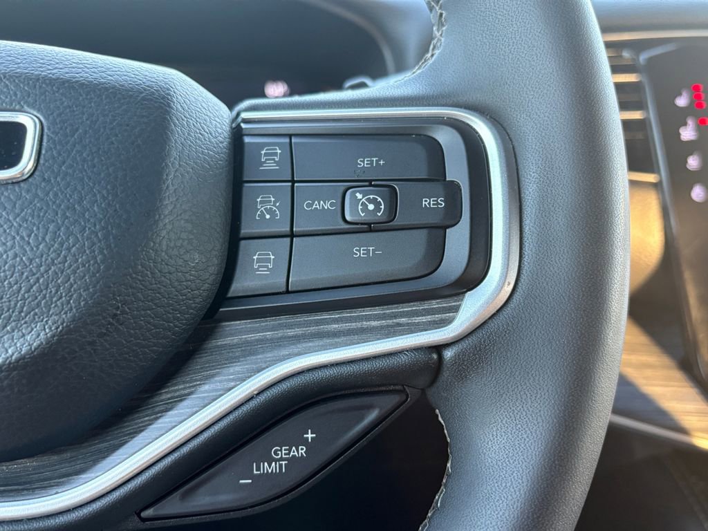 Used 2024 Jeep Wagoneer Series II AWD/4WD image 14