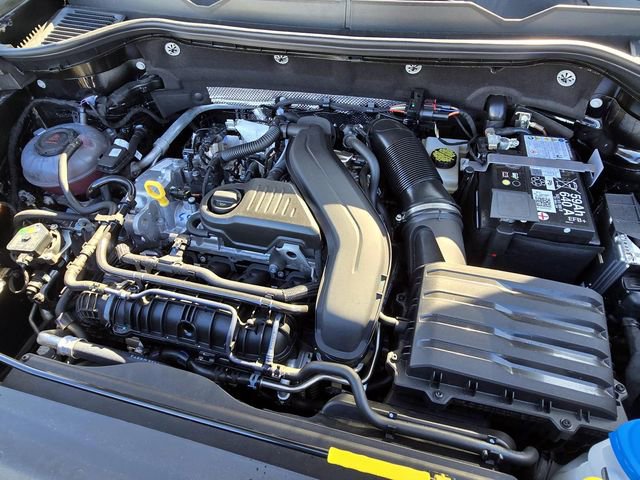 New 2025 Volkswagen Taos SE image 11