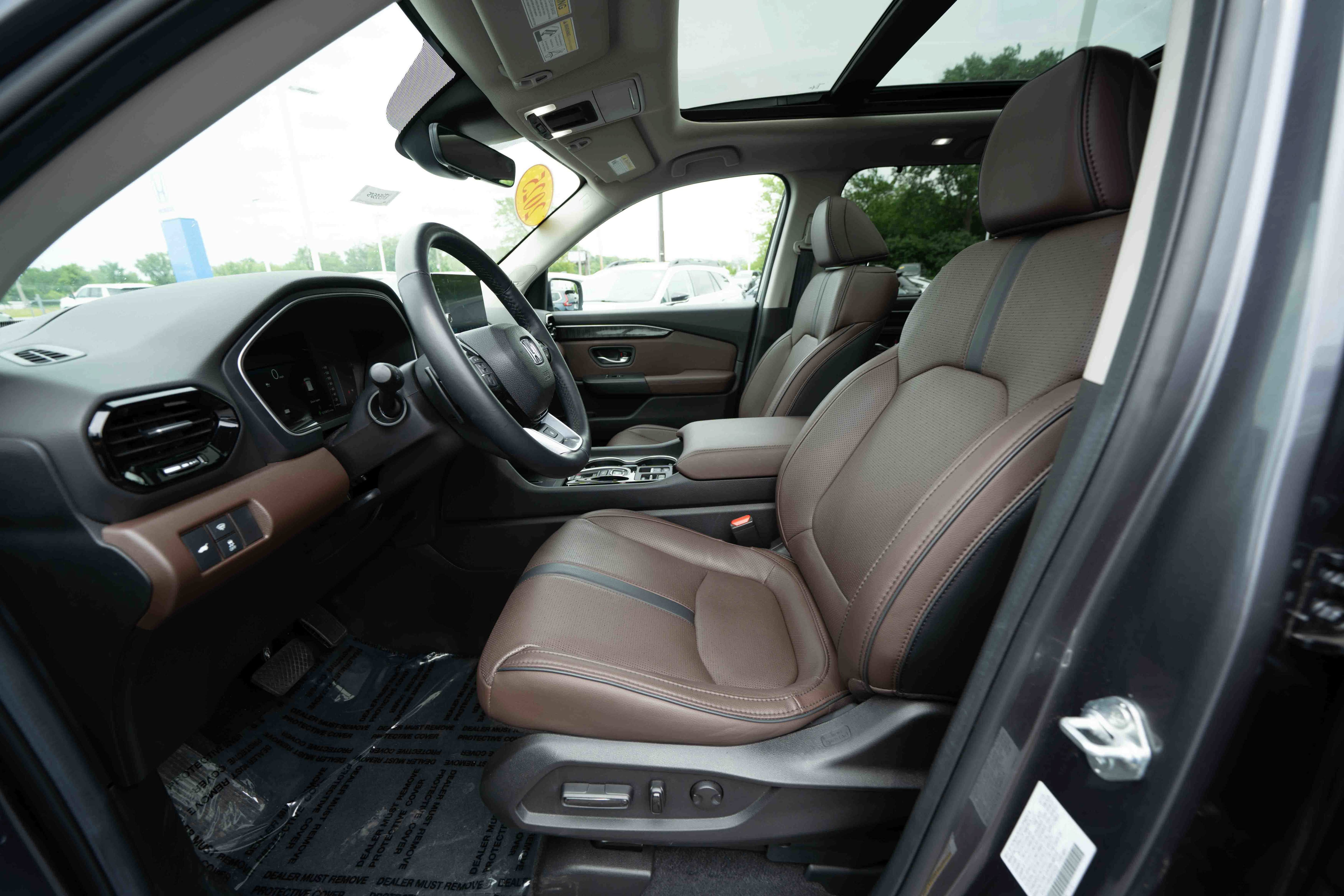 Used 2025 Honda Pilot Elite image 9