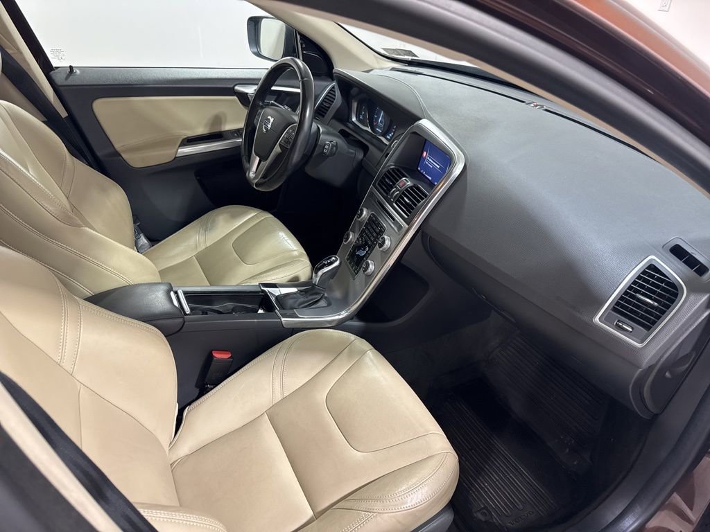 Used 2017 Volvo XC60 T6 Dynamic w/ Climate Package image 27