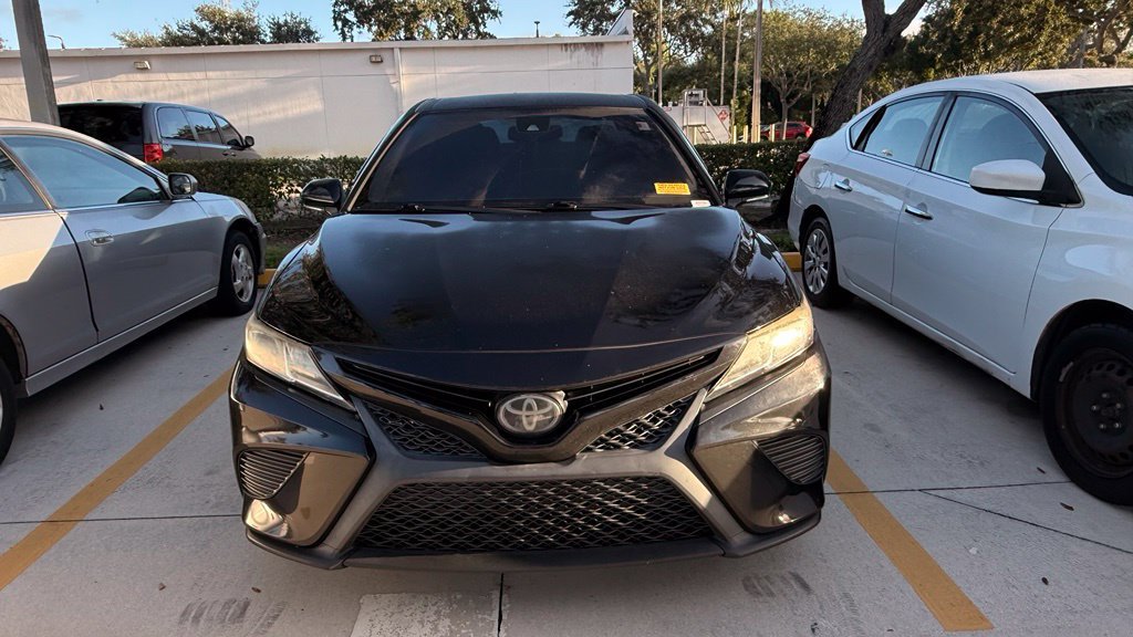Used 2019 Toyota Camry SE w/ Convenience Package FWD image 3