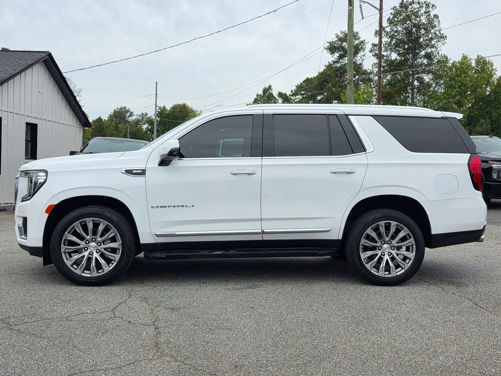 Used 2021 GMC Yukon Denali w/ Advanced Technology Package RWD image 4