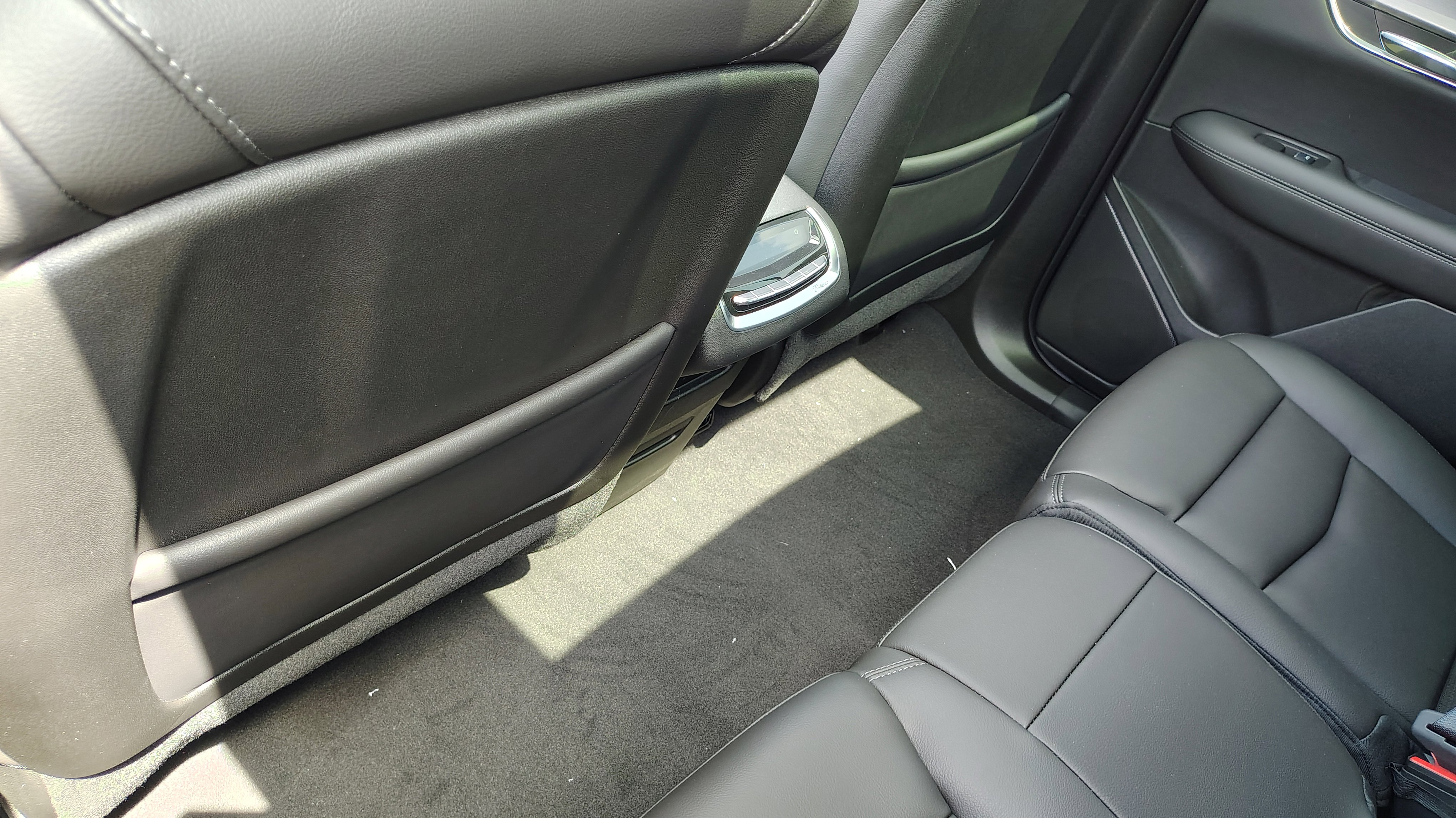 New 2025 Cadillac XT6 Luxury w/ LPO, Premium Carpet Package image 36