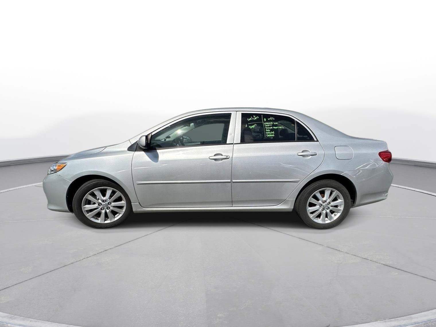 Used 2010 Toyota Corolla LE image 9