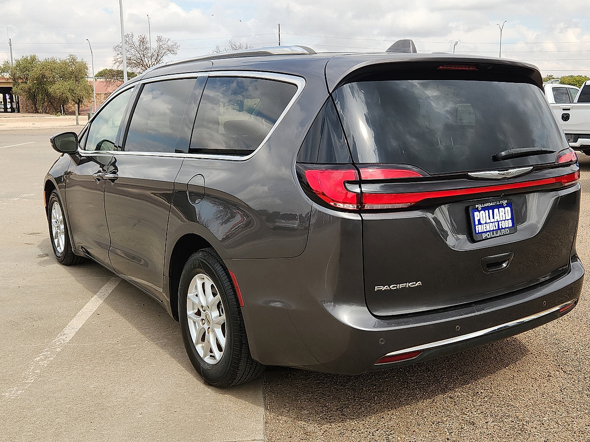 Used 2021 Chrysler Pacifica Touring-L FWD image 3