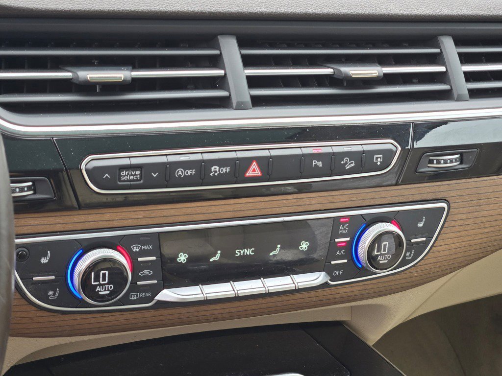 Used 2017 Audi Q7 3.0T Premium Plus w/ Premium Plus Package image 28