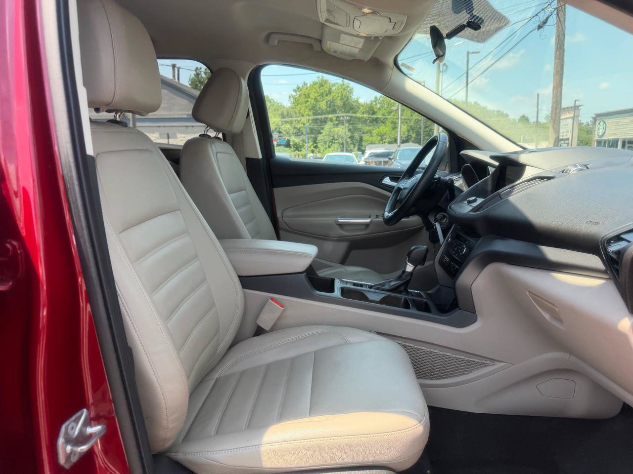 Used 2017 Ford Escape SE w/ SE Leather Comfort Package AWD/4WD image 21