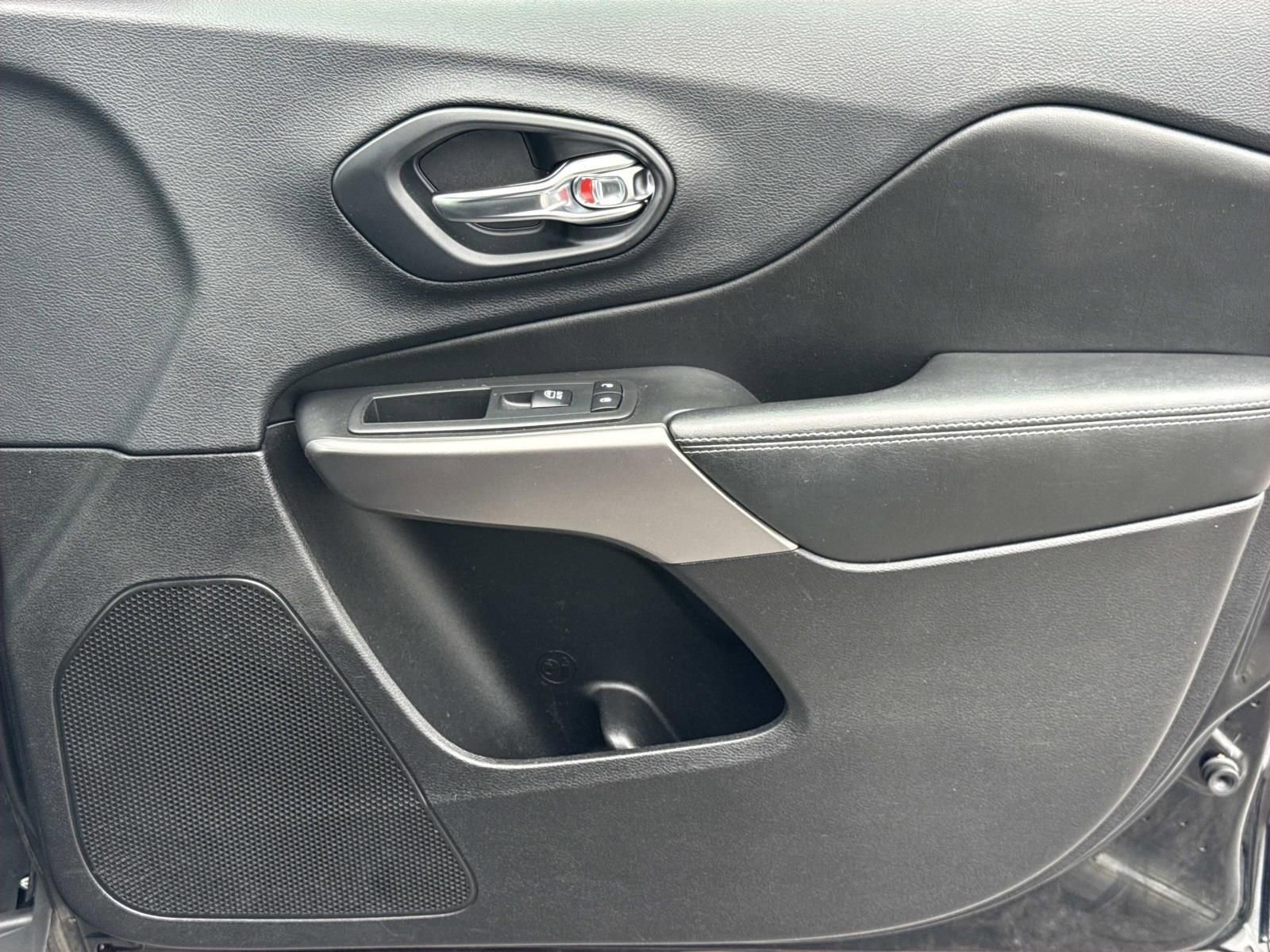 Used 2019 Jeep Cherokee Latitude Plus image 24