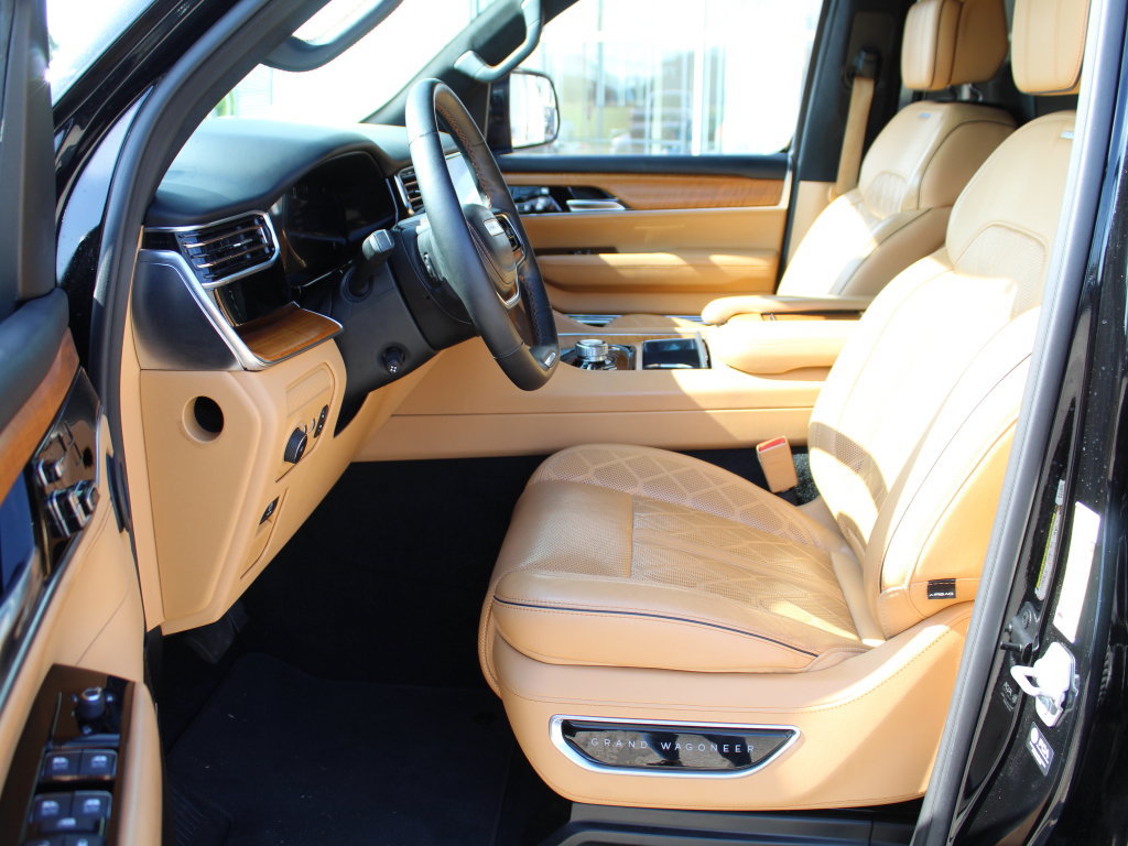 Used 2023 Jeep Grand Wagoneer Series III w/ Rear Seat Video Group 1 AWD/4WD image 17
