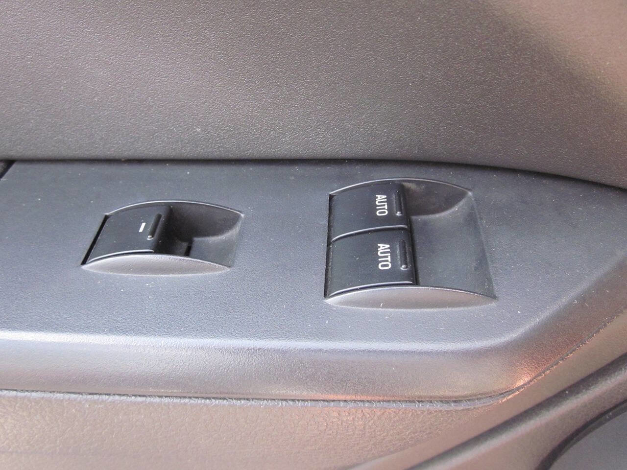 Used 2005 Ford Mustang Premium image 26