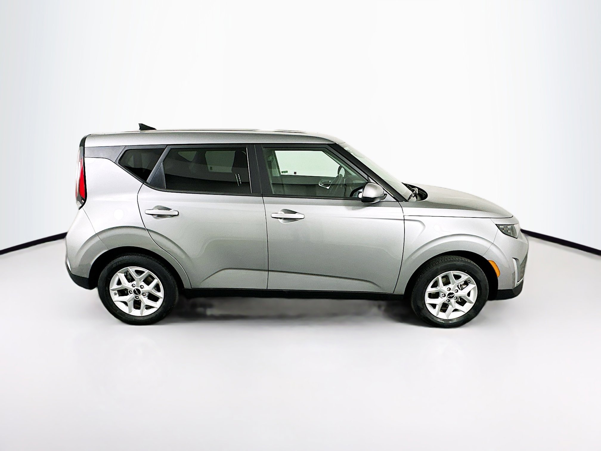 Used 2025 Kia Soul LX w/ LX Technology Package FWD image 10