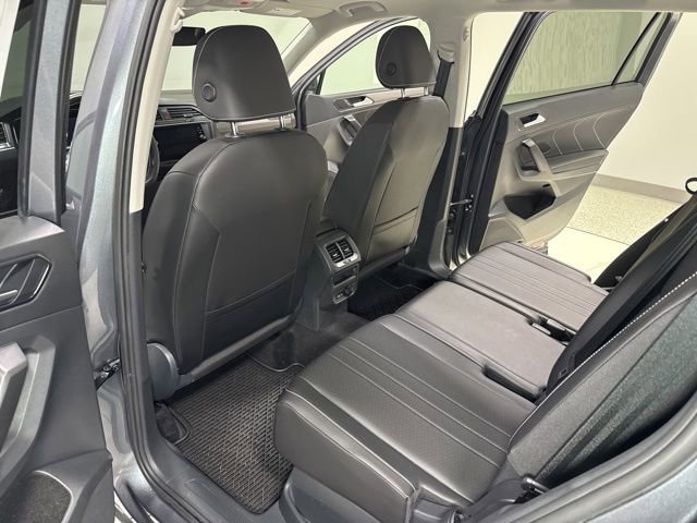 Used 2023 Volkswagen Tiguan SE w/ Panoramic Sunroof Package AWD/4WD image 26